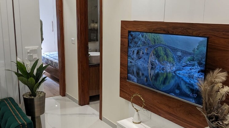 IN_638938100444617627-180925043404344-1