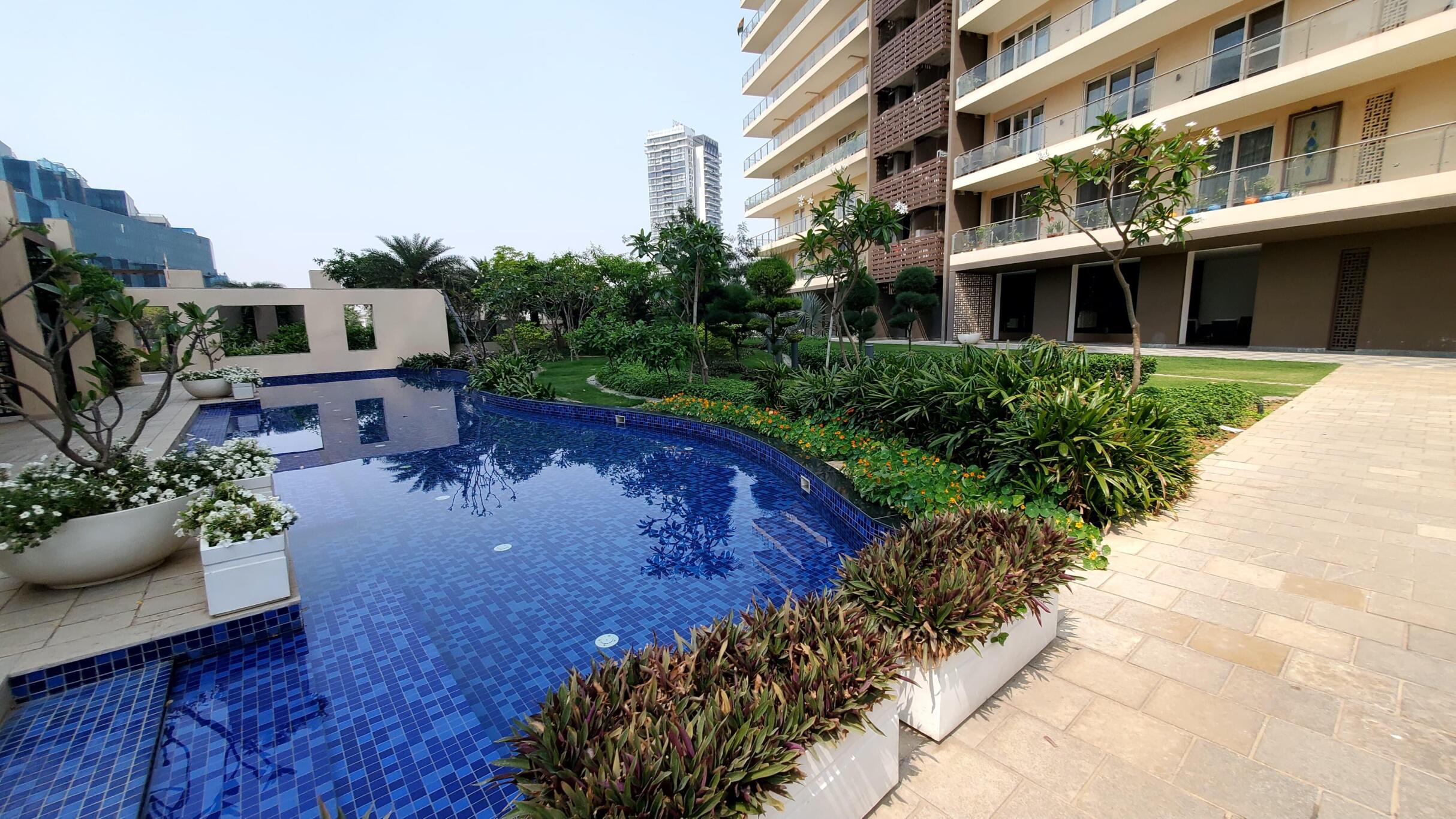 jn1ceem_1747632930_597282995_optOrig