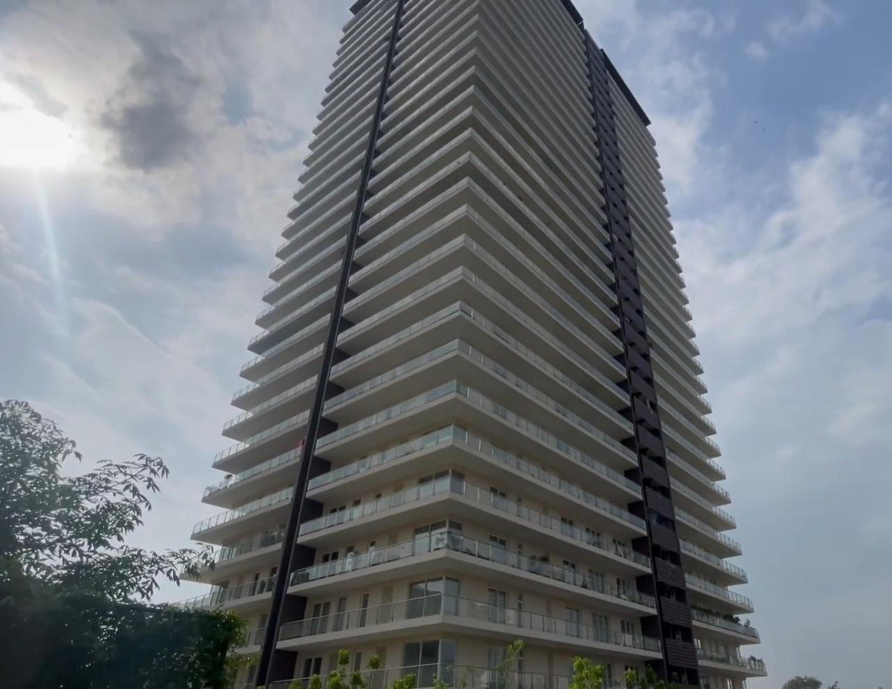 rgjsfqm_1729066641_524982173_optOrig