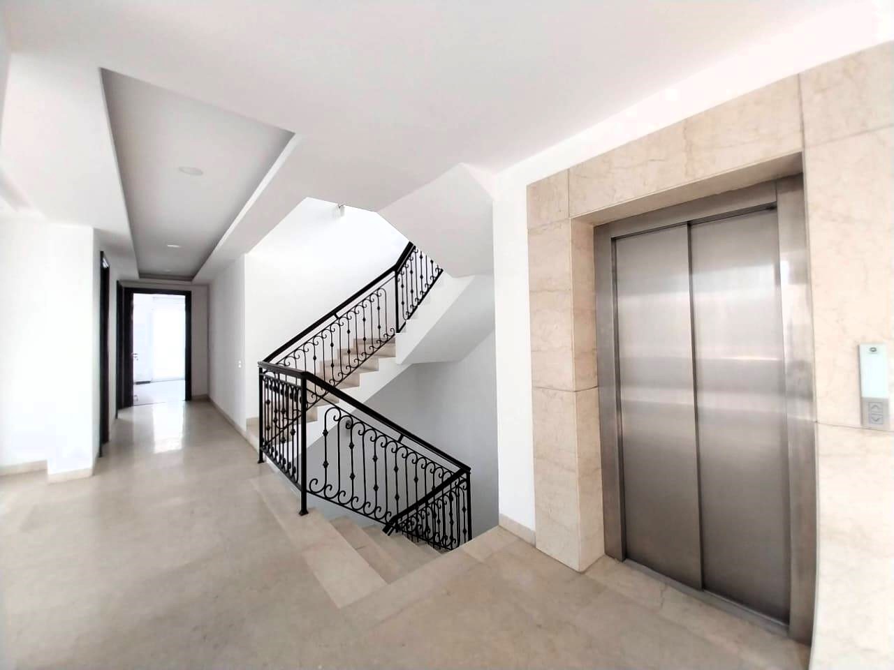 evielbu_1741848953_577190191_optOrig-1